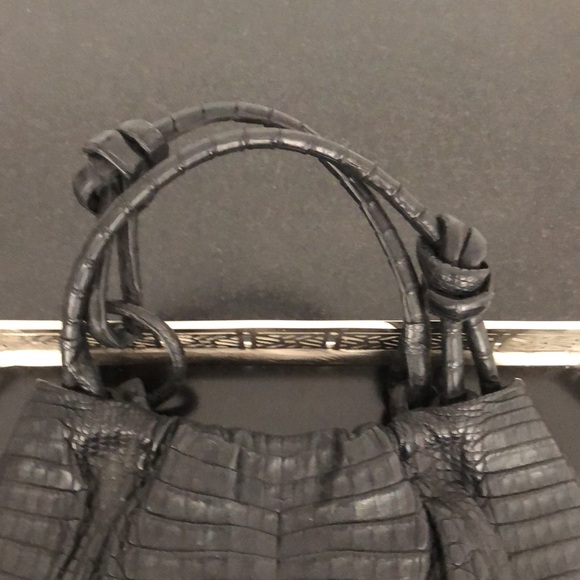 Nancy Gonzalez CROCODILE NEW CONDITION UNIQUE HANDLE WITH CIRCLE AND TWO KNOTS - Picture 3 of 10